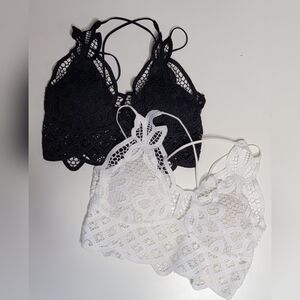 Chic Lace Bralette Set in Black and White